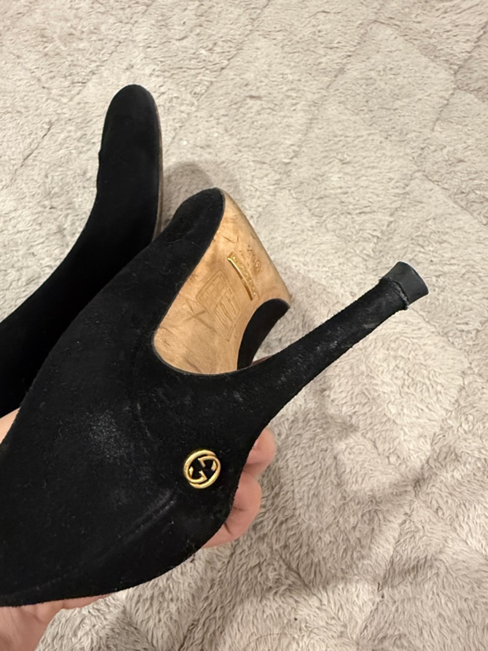 Gucci Women’s Black Suede Round -Toe Pumps - Picture 9 of 9